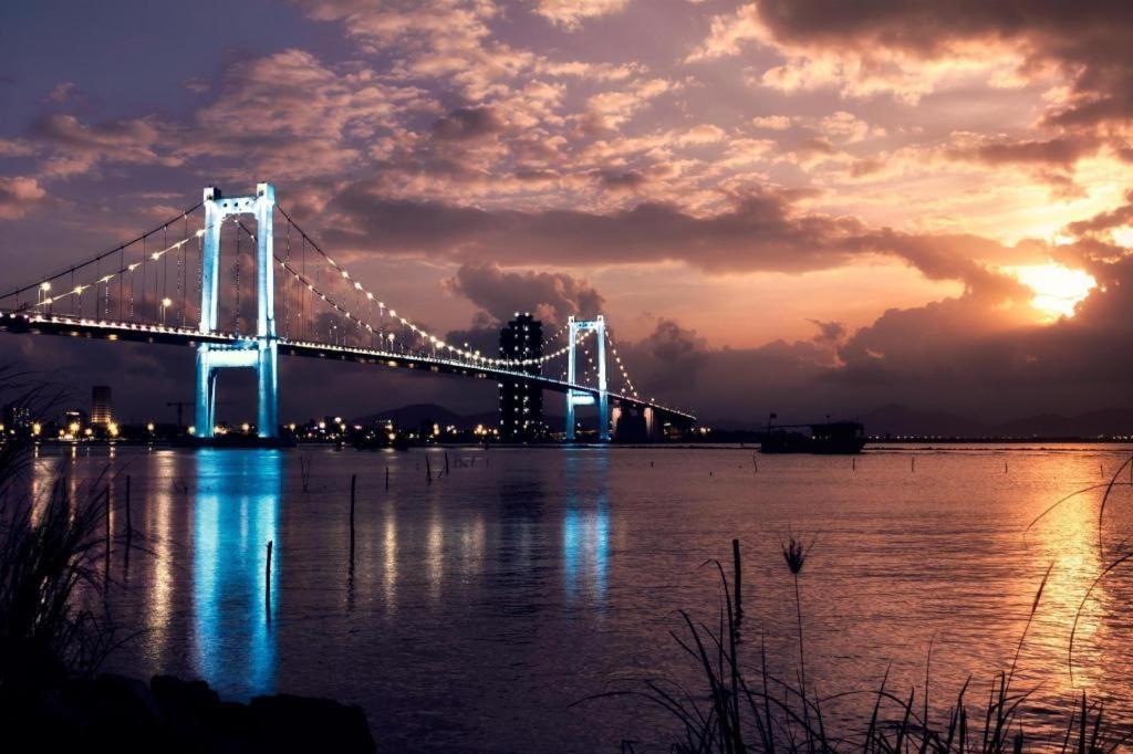 Moonlight Hotel Suites & Spa - City Center, High Floor, Great Location & Romantic River View & Dragon Bridge View Da Nang Eksteriør billede