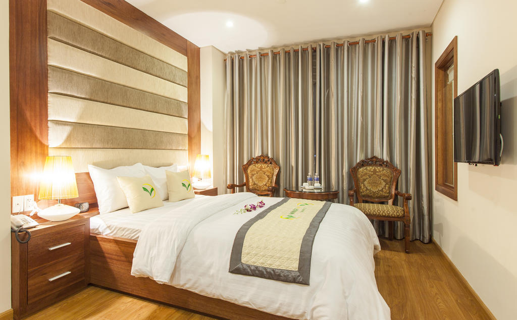 Moonlight Hotel Suites & Spa - City Center, High Floor, Great Location & Romantic River View & Dragon Bridge View Da Nang Værelse billede