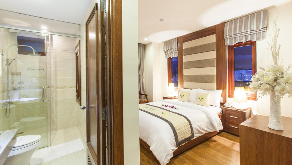 Moonlight Hotel Suites & Spa - City Center, High Floor, Great Location & Romantic River View & Dragon Bridge View Da Nang Værelse billede