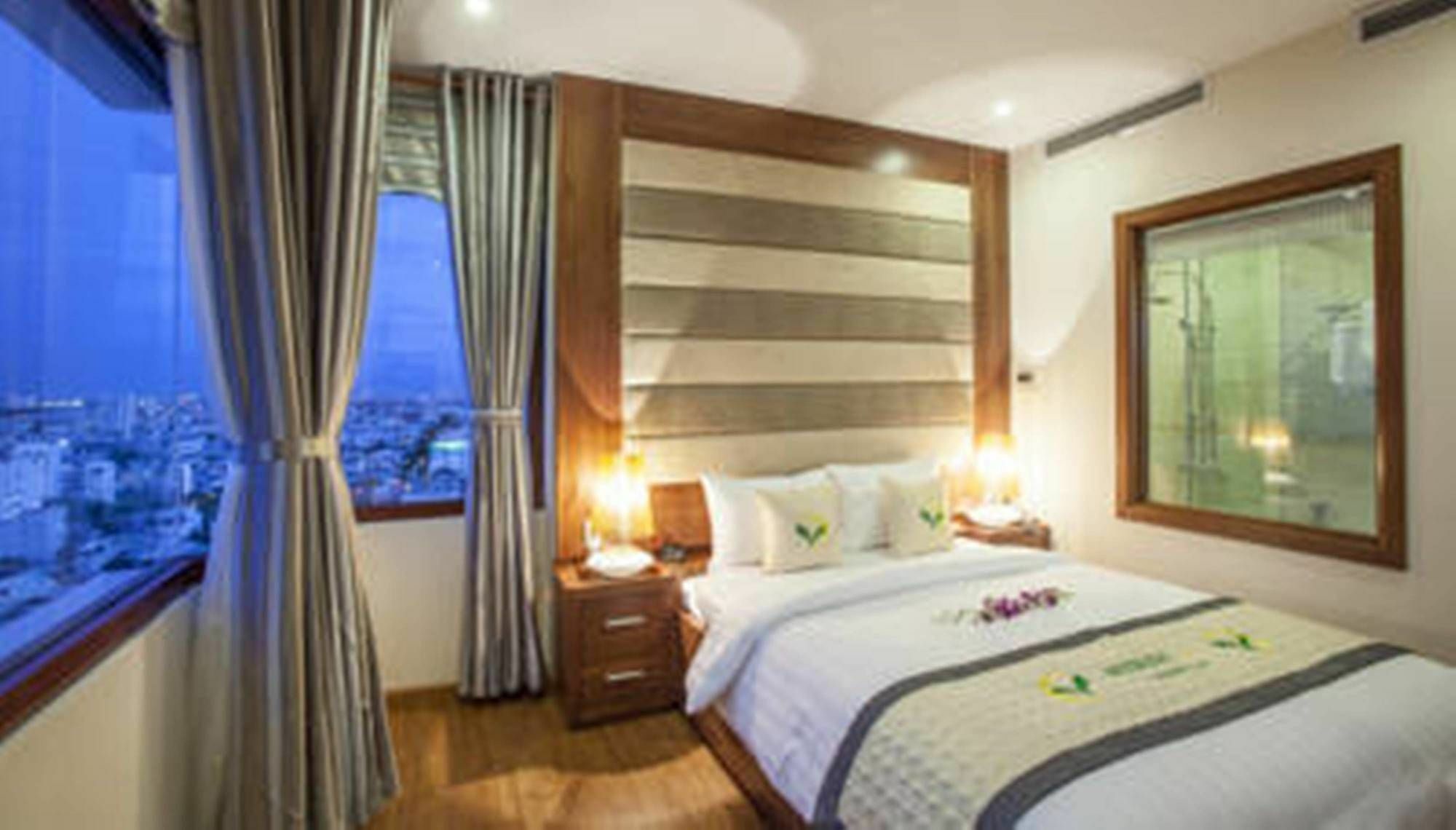 Moonlight Hotel Suites & Spa - City Center, High Floor, Great Location & Romantic River View & Dragon Bridge View Da Nang Eksteriør billede